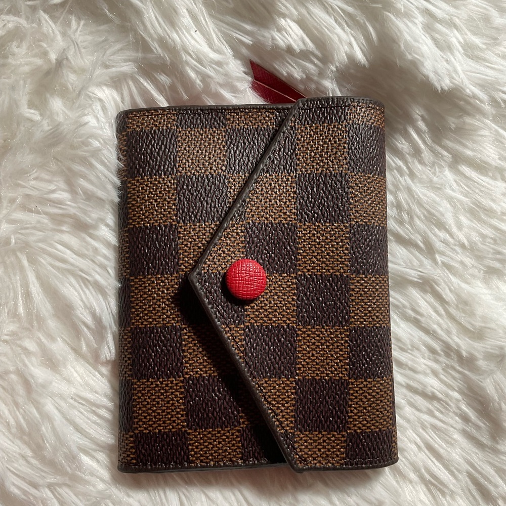 Small Checkered woman’s wallets